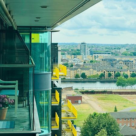 Modern 2Bed 2Bath Apartment Canary Wharf - Upto 5 Person Лондон Екстер'єр фото