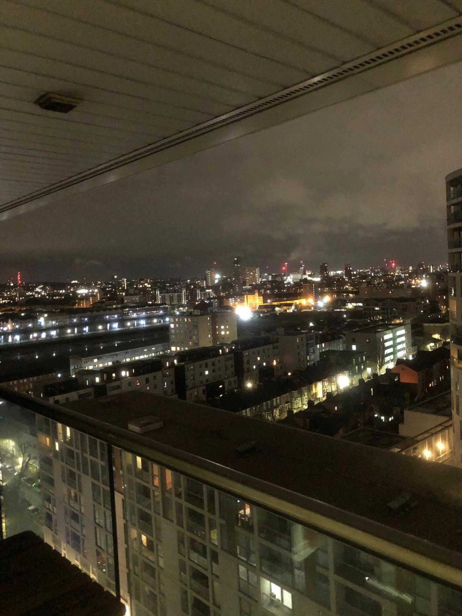 Modern 2Bed 2Bath Apartment Canary Wharf - Upto 5 Person Лондон Екстер'єр фото