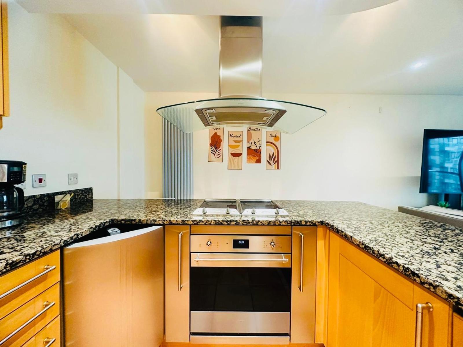 Modern 2Bed 2Bath Apartment Canary Wharf - Upto 5 Person Лондон Екстер'єр фото