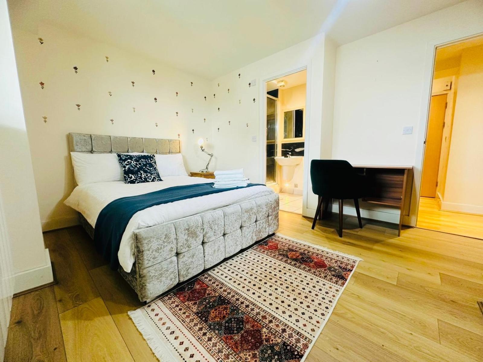 Modern 2Bed 2Bath Apartment Canary Wharf - Upto 5 Person Лондон Екстер'єр фото