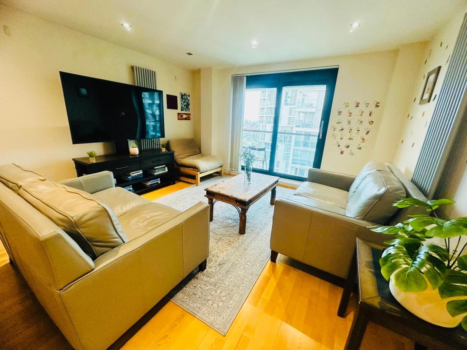 Modern 2Bed 2Bath Apartment Canary Wharf - Upto 5 Person Лондон Екстер'єр фото