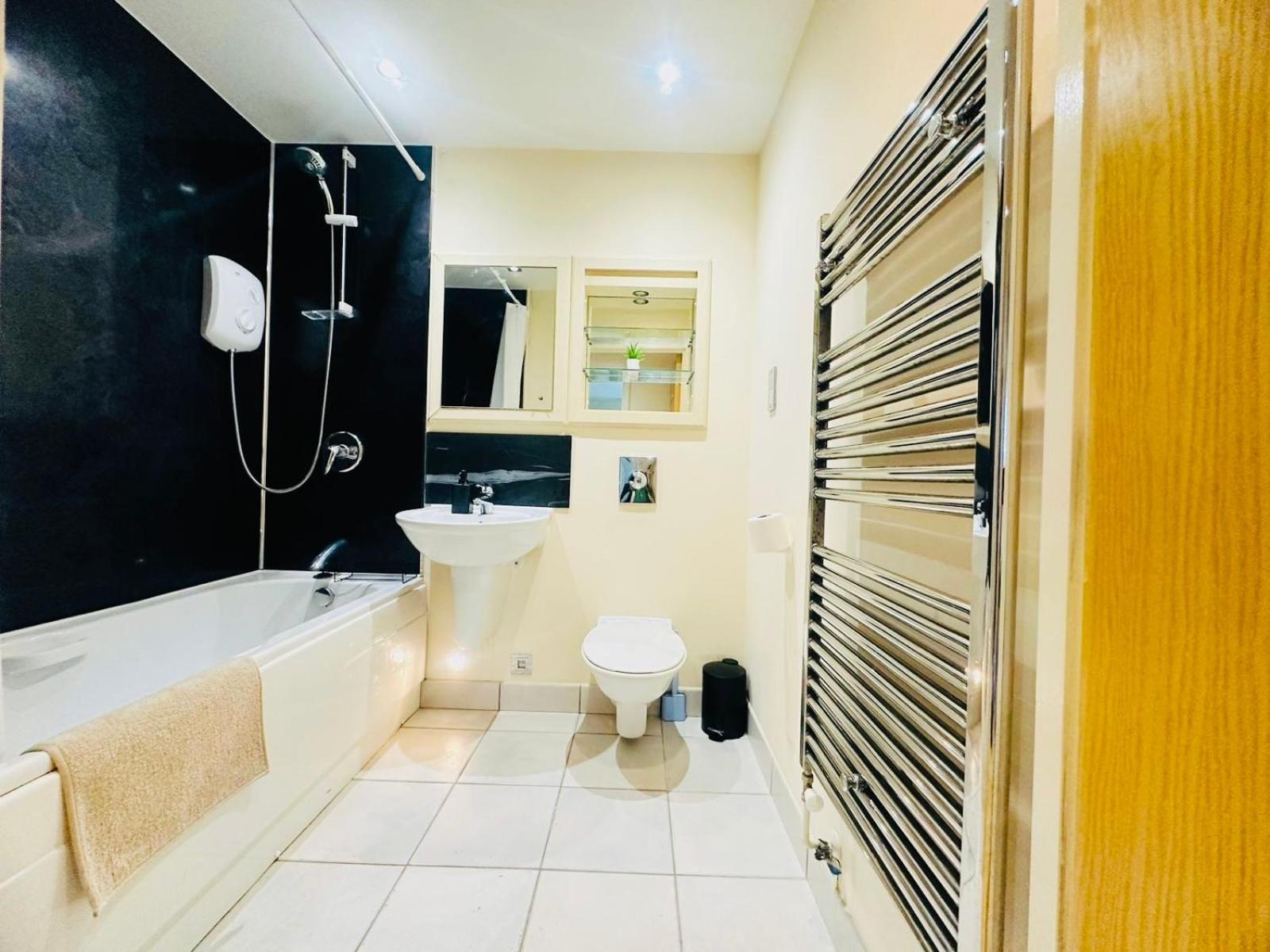 Modern 2Bed 2Bath Apartment Canary Wharf - Upto 5 Person Лондон Екстер'єр фото