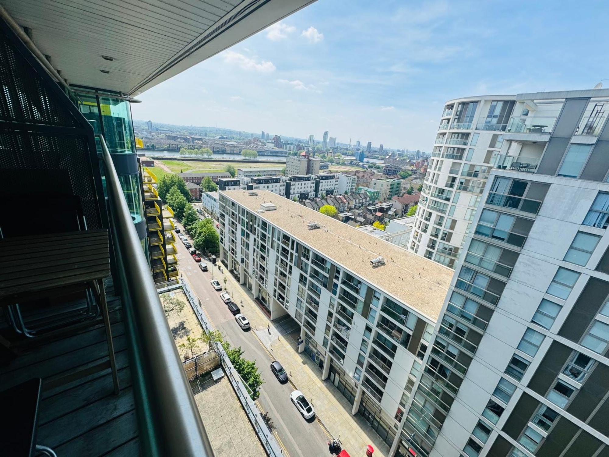 Modern 2Bed 2Bath Apartment Canary Wharf - Upto 5 Person Лондон Екстер'єр фото