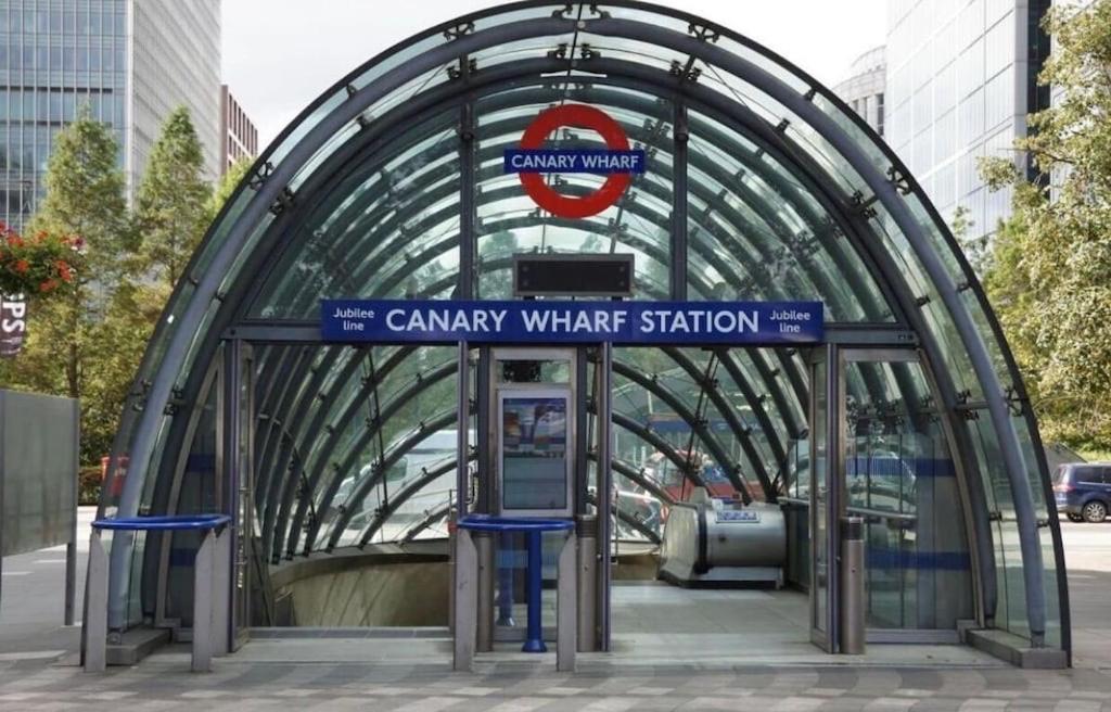 Modern 2Bed 2Bath Apartment Canary Wharf - Upto 5 Person Лондон Екстер'єр фото