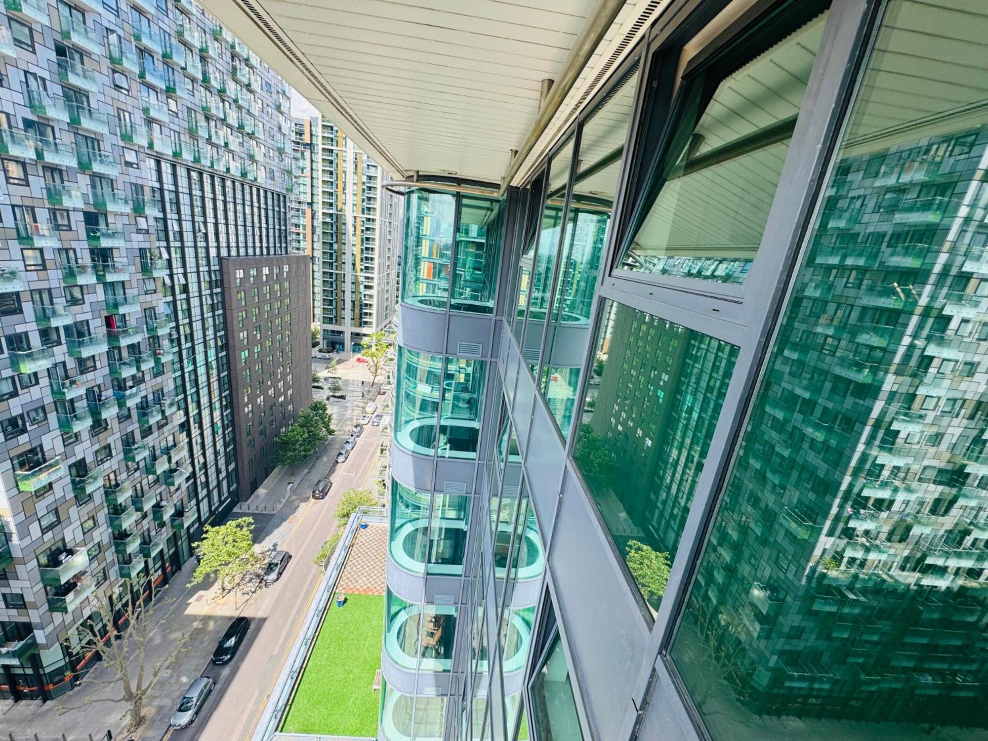 Modern 2Bed 2Bath Apartment Canary Wharf - Upto 5 Person Лондон Екстер'єр фото